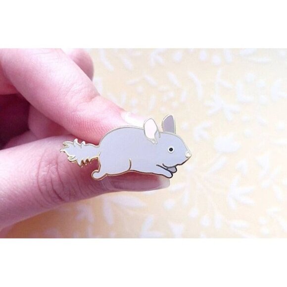 Chibi Pet Chinchilla Enamel Pin‎ - Gold Plated Animal Jewelry & Brooch - Picture 8 of 9